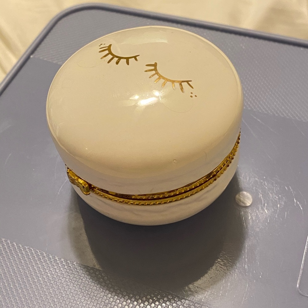 small jewelry holder